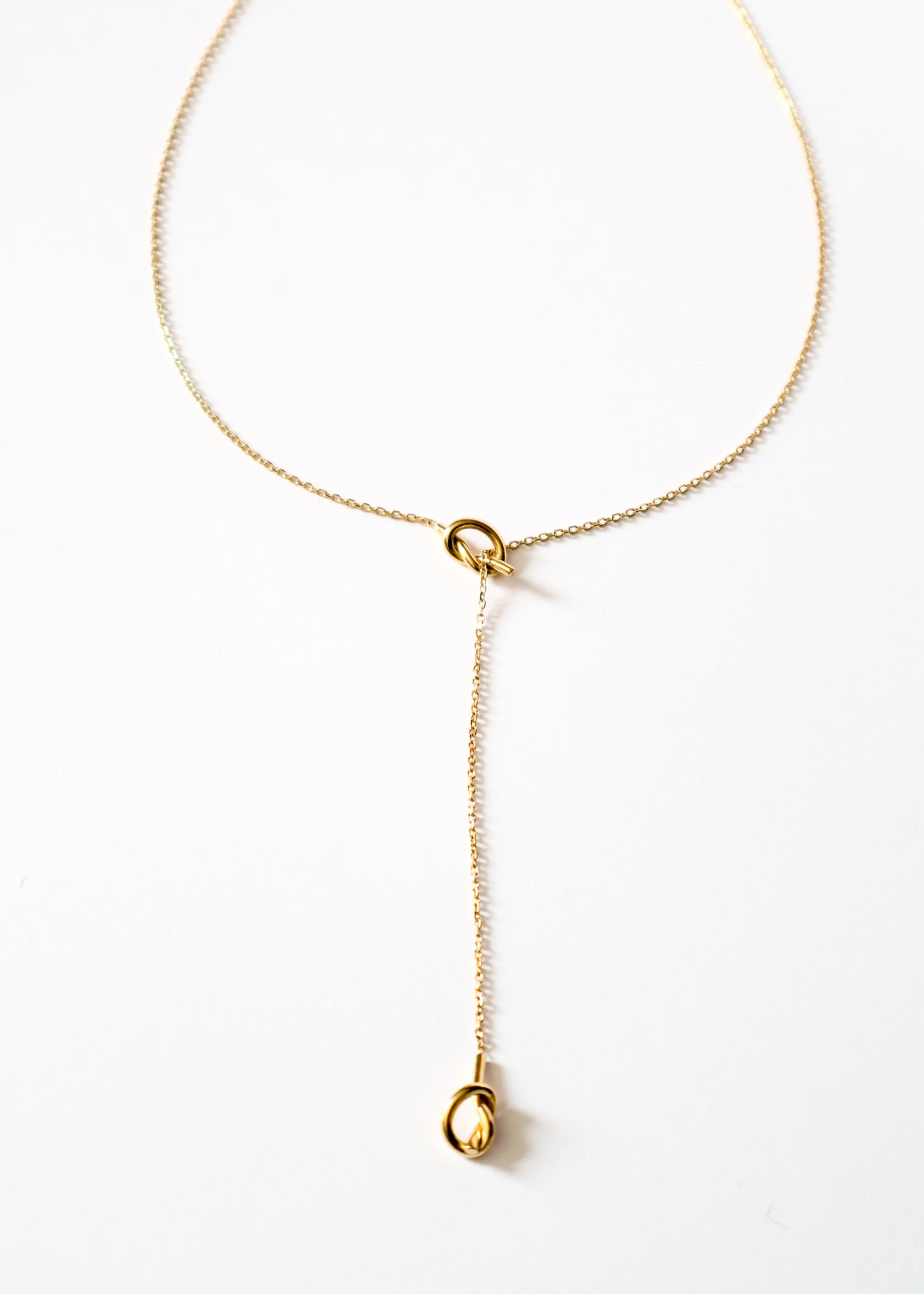 Collier en Y, type cravate en acier inoxydable composé de deux noeuds en acier inoxydable doré / or