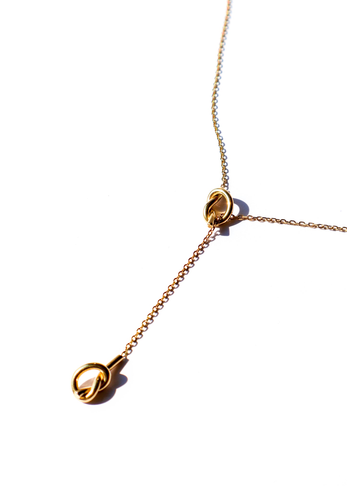 Collier en Y, type cravate en acier inoxydable composé de deux noeuds en acier inoxydable doré / or