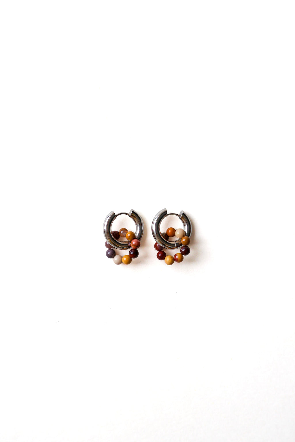 paire de boucles d'oreilles odette en perles de jaspe Mookaïte, vue de face