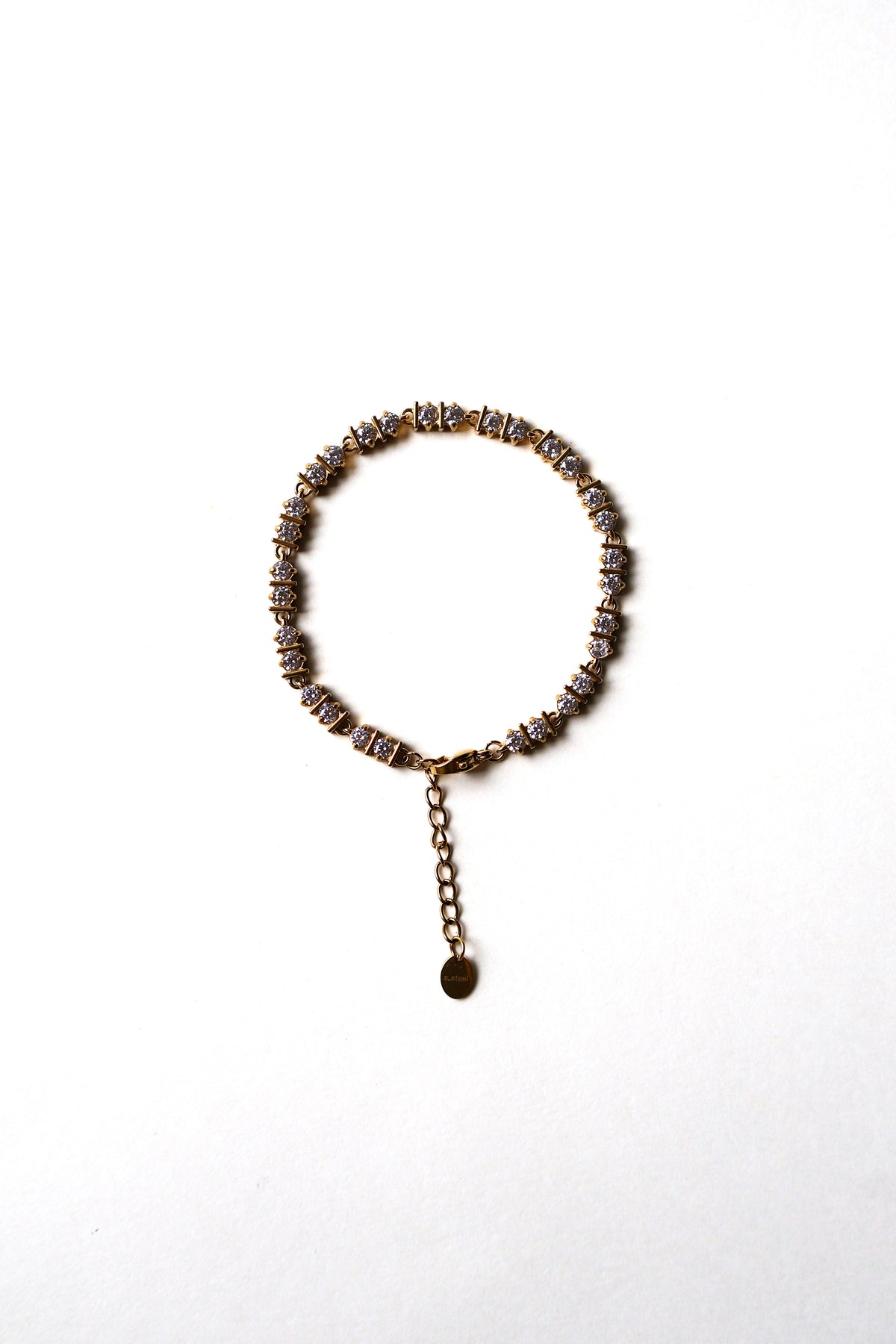 bracelet rosalie doré à zircons doré avec chaîne de réglage