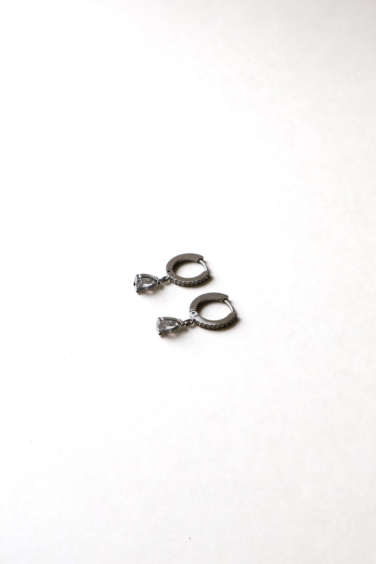 créoles adèle argentées en acier inoxydable et pendentif zircon